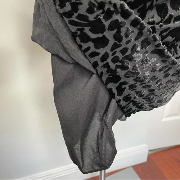 L'agence One Sleeve Shift Animal Print Dress Sheer Black Color Velvet Size 2 - Picture 7 of 10